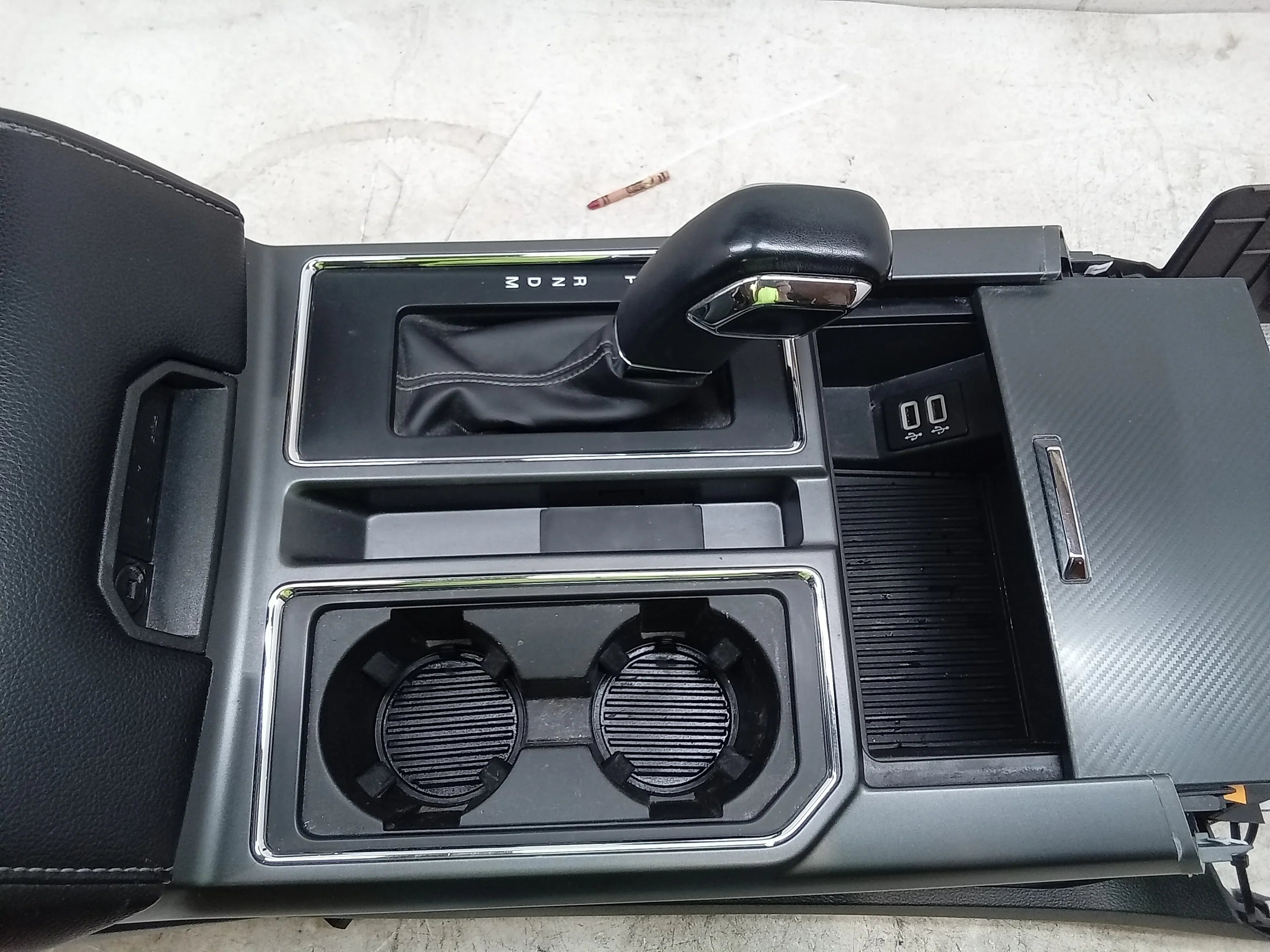 Pre-Owned 19 Ford F150 Floor Center Console W/ Shifter USB 100 Plug OEM (Good)