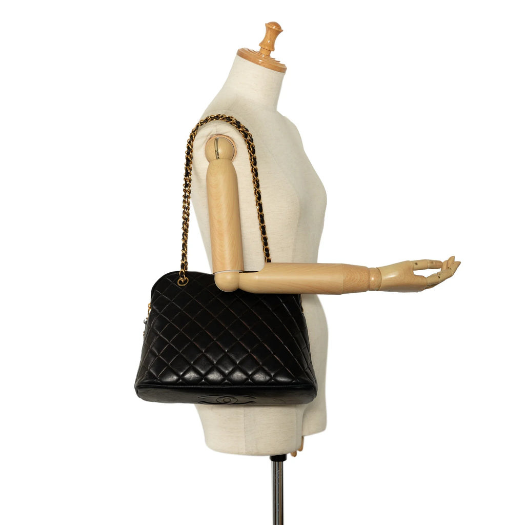 Pre-Owned Authenticated Chanel Quilted Lambskin Dome Shoulder Bag Leather Black Unisex (Good)