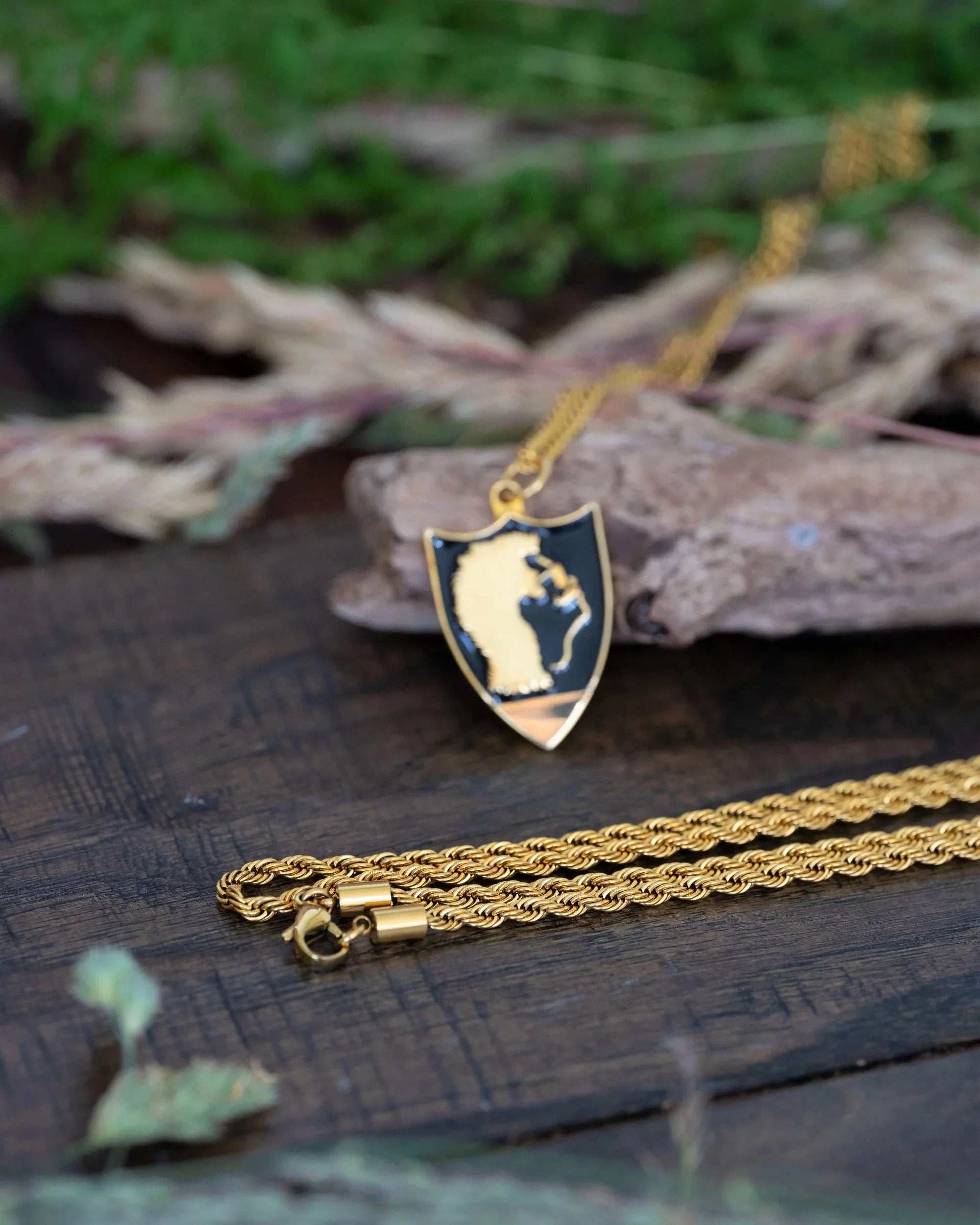 Choty - Shotgun Necklace - Gold Mullet - Chain and Pouch Included - 316L Stainless Steel - 18K Gold Plating Infused