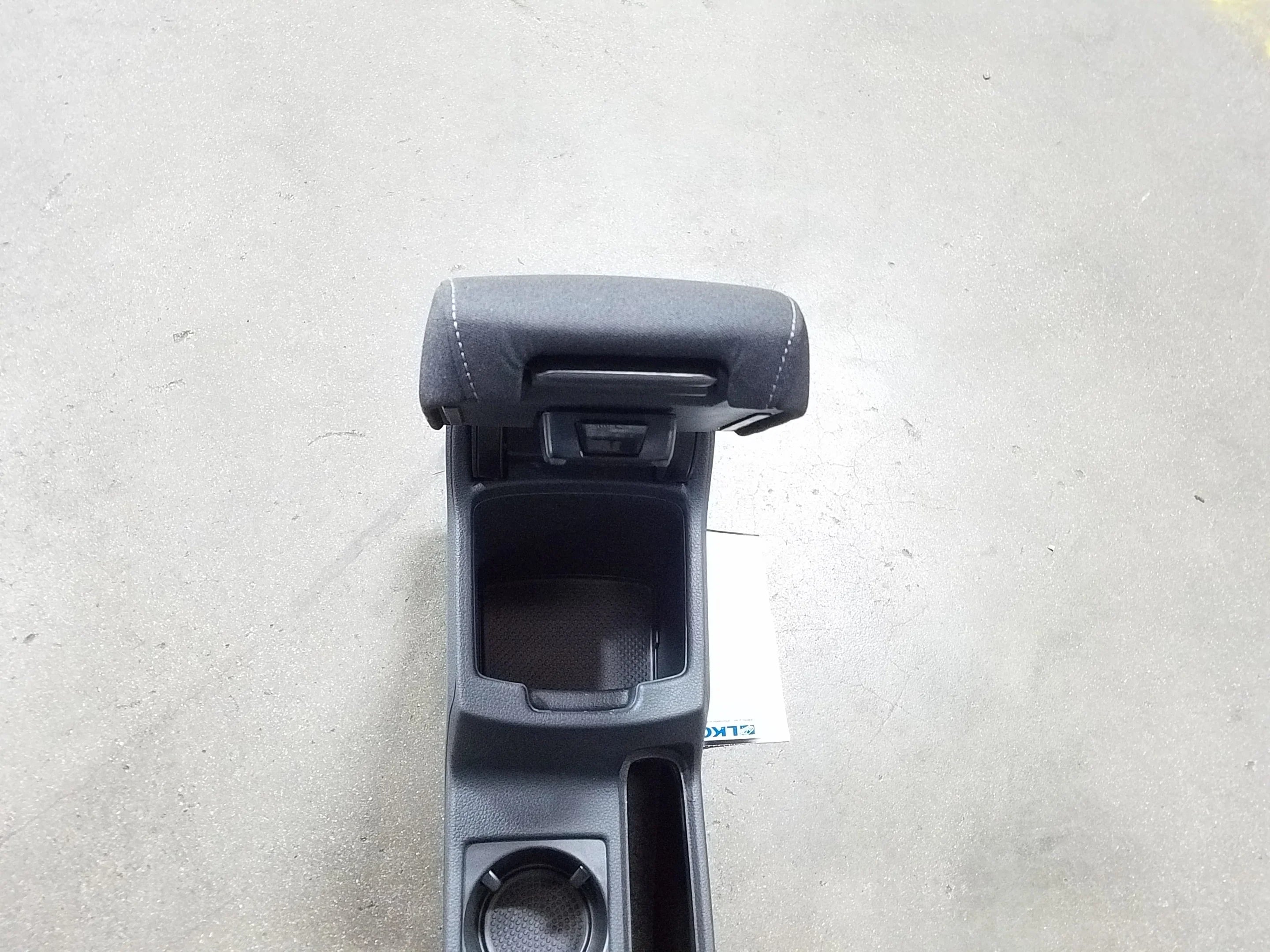 Pre-Owned 2018-2019 Volkswagen Jetta Floor Center Console Assembly OEM LKQ (Good)
