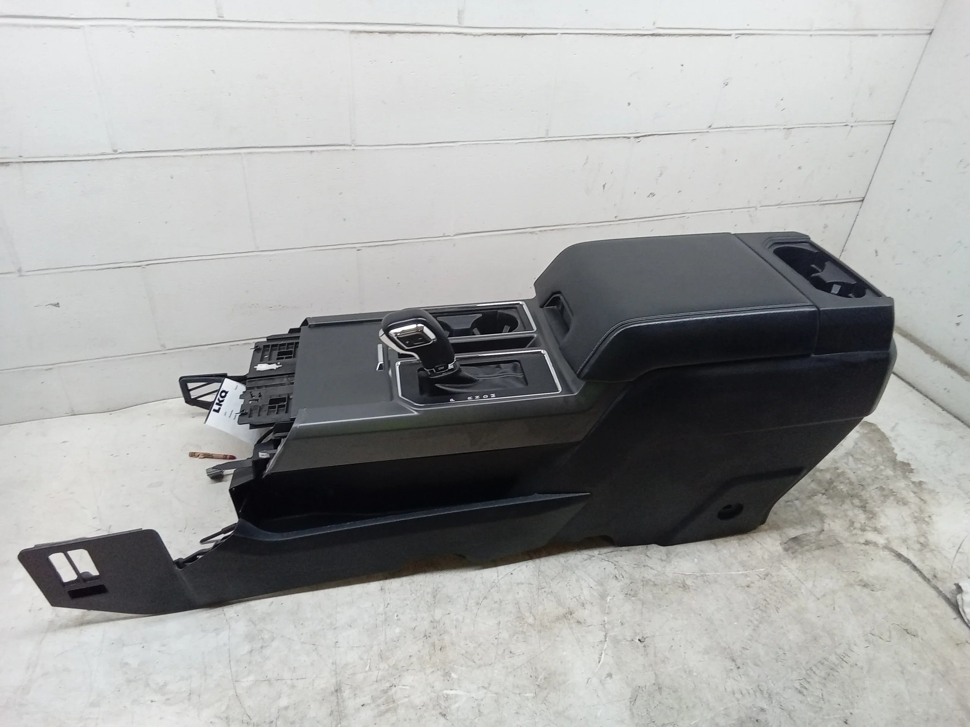 Pre-Owned 19 Ford F150 Floor Center Console W/ Shifter USB 100 Plug OEM (Good)