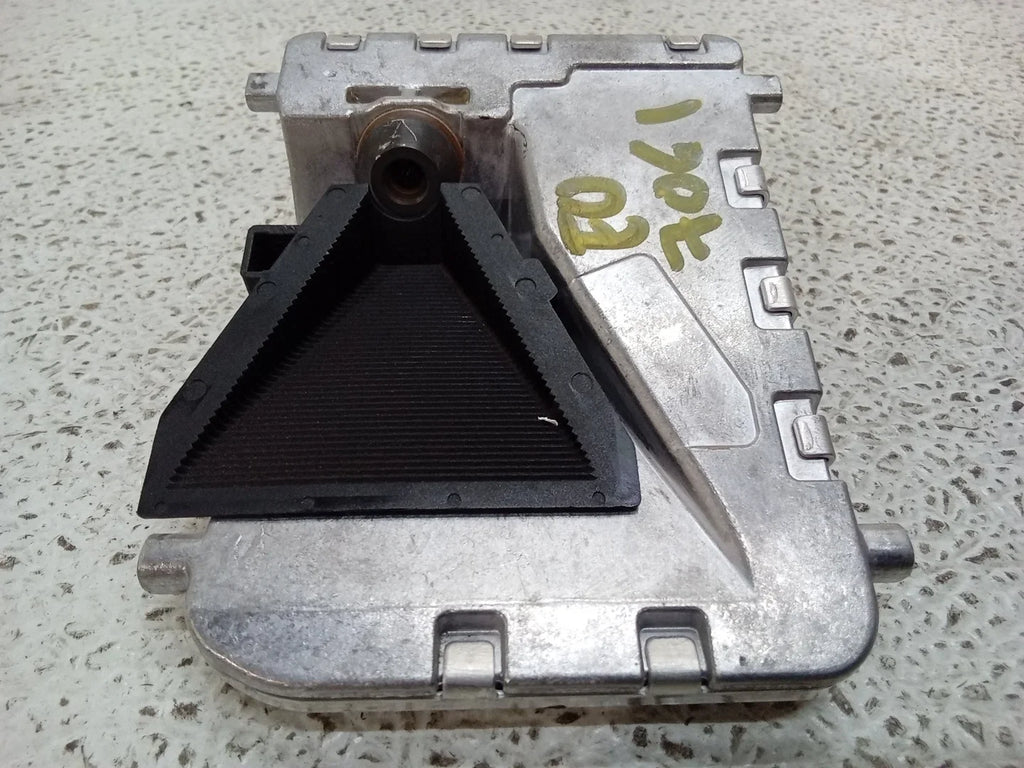Pre-Owned 14 Mercedes-Benz E-Class Front Windshield Lane Departure Camera A0009009504 OEM (Good)