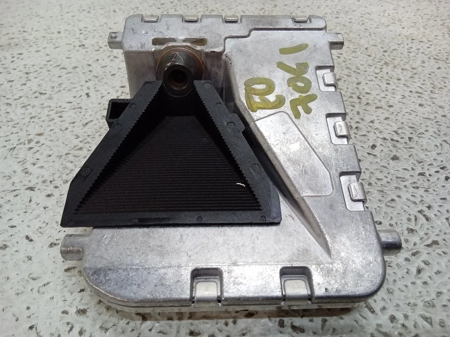 Pre-Owned 14 Mercedes-Benz E-Class Front Windshield Lane Departure Camera A0009009504 OEM (Good)