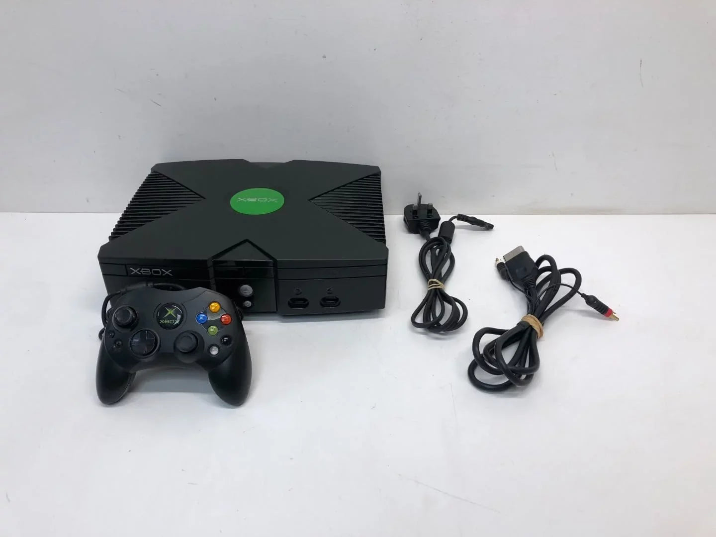 Pre-Owned Microsoft Original Xbox Console with Controller, Power Supply, and AV Cable,Black